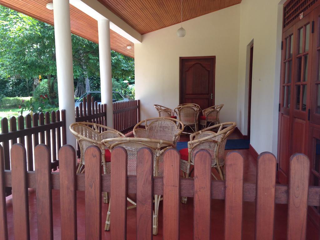 Alfred Colonial Bungalow & Spice Garden Kobbekaduwa Rum bild