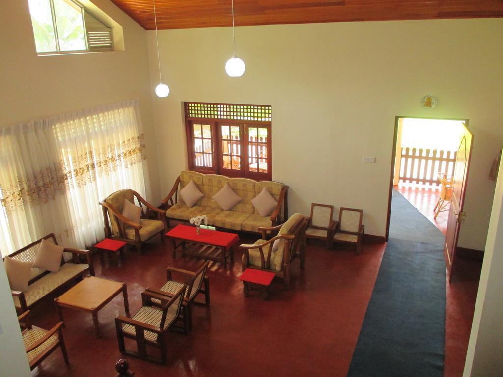 Alfred Colonial Bungalow & Spice Garden Kobbekaduwa Rum bild