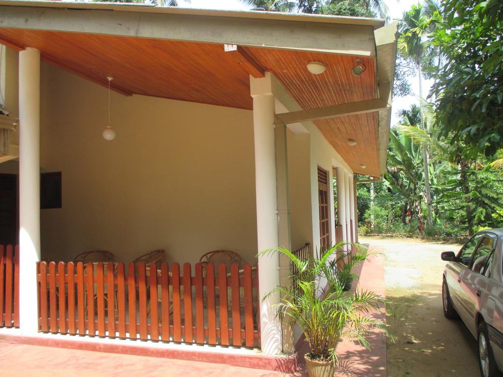 Alfred Colonial Bungalow & Spice Garden Kobbekaduwa Rum bild